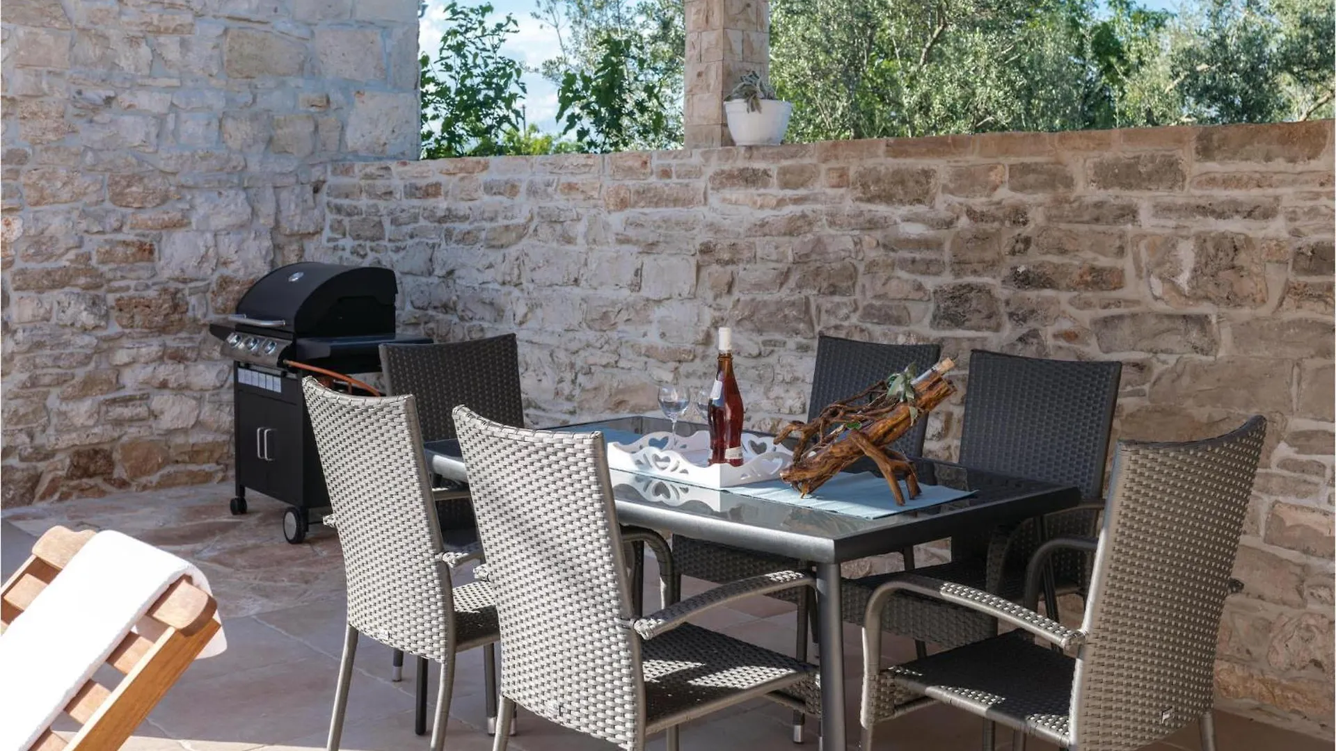 Stunning Home In Peruski With Wifi Vakantiehuis