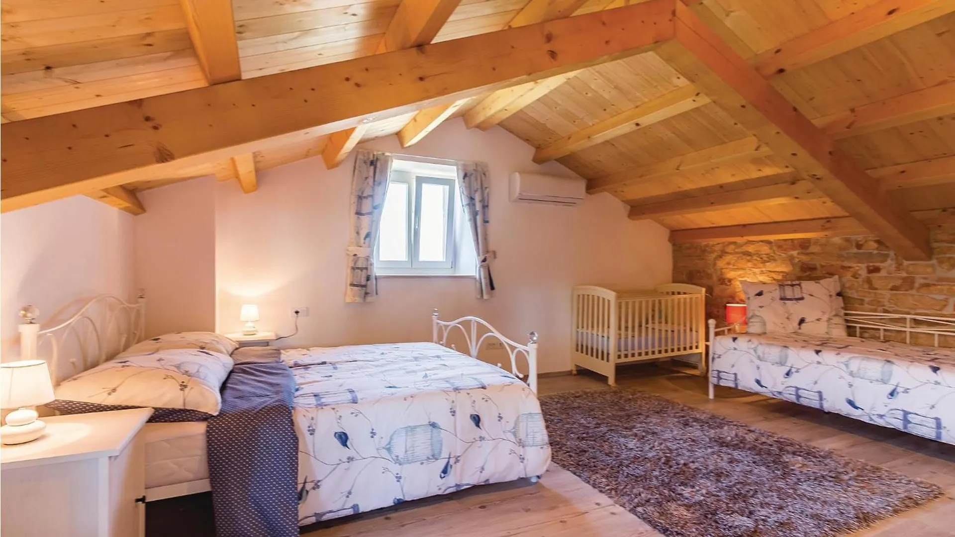 Stunning Home In Peruski With Wifi 0*,  Kroatië